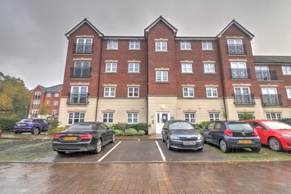 2-bed flat on Astley Brook Close, Bolton, BL1, £100,000