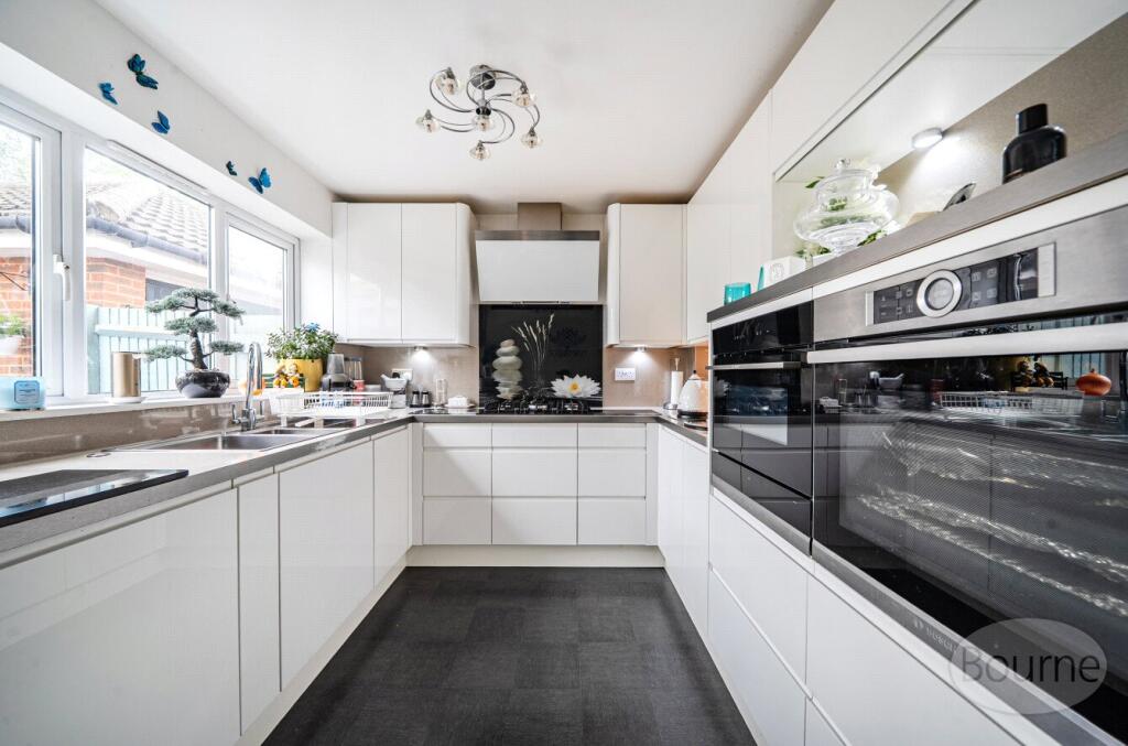 House in Woking, Brookwood - View 2