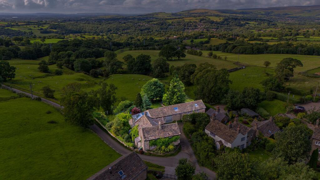 5-bed detached on Higher Chisworth, Chisworth, SK13, £1,100,000
