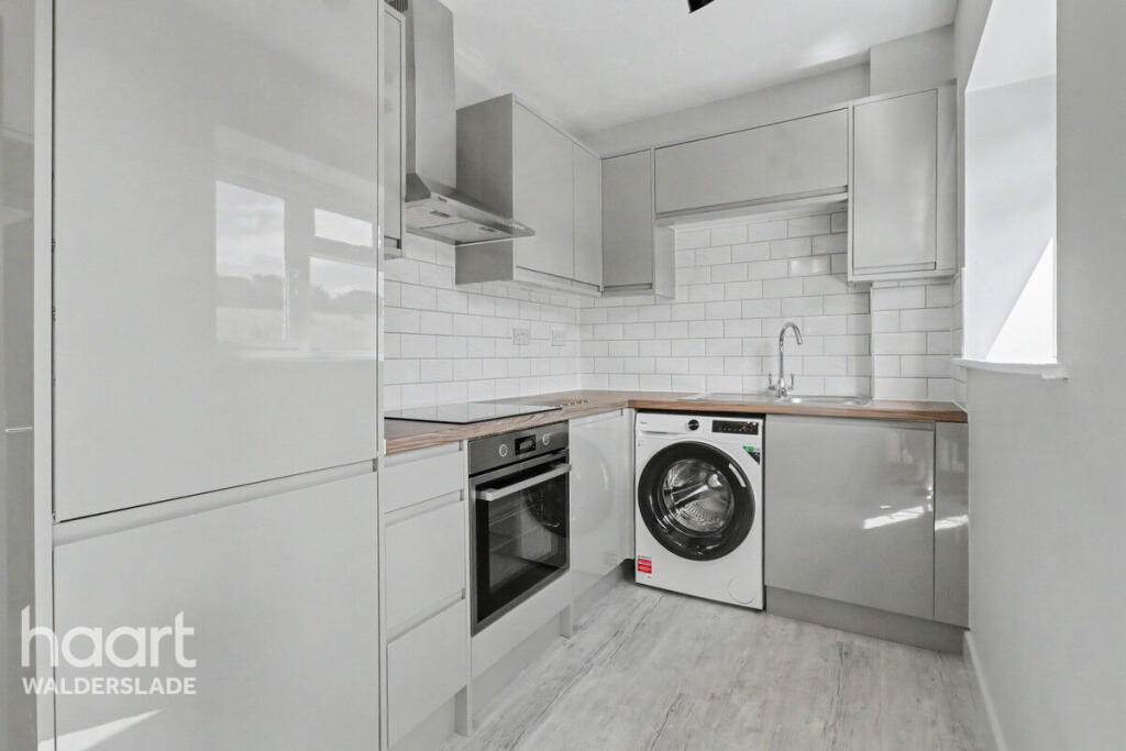 2-bed flat on Longhill Avenue, Chatham, £90,000