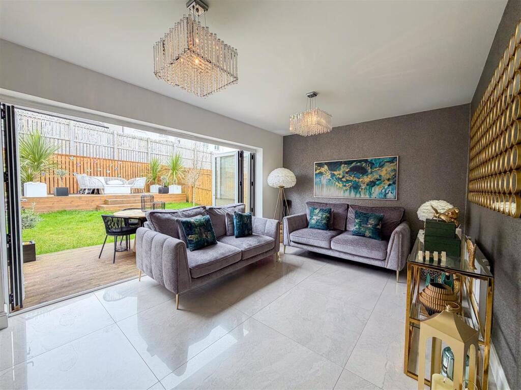 House in Kilmarnock, East Ayrshire - View 2