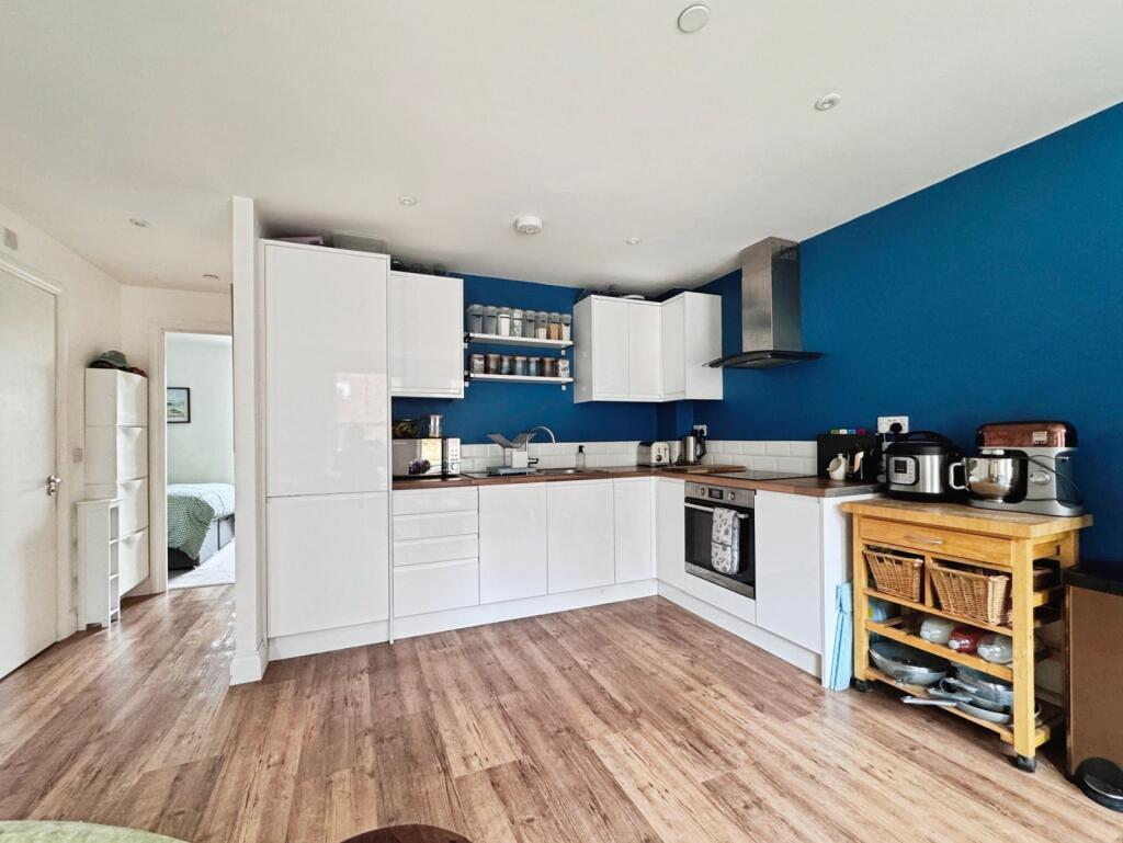 Apartment in Aylesbury, Buckinghamshire - View 3
