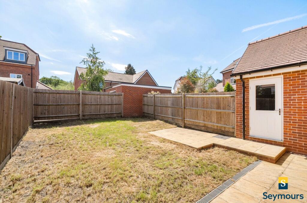 Tovey Green, Guildford, Surrey, GU3 photo 4