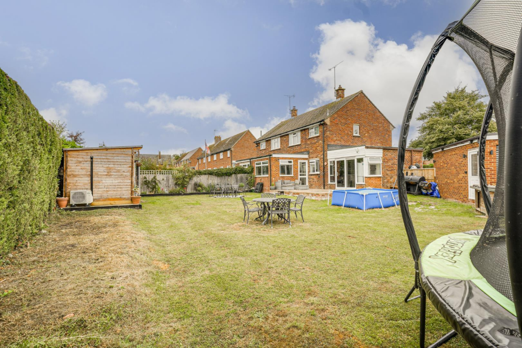 House in Luton - View 4