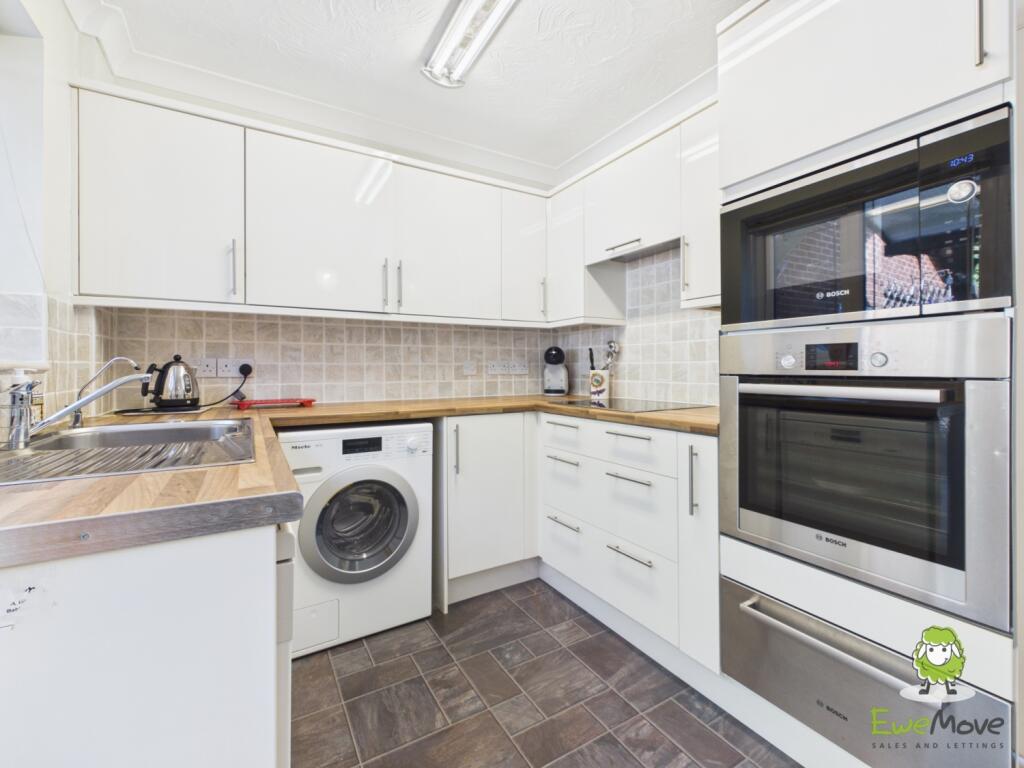 House in Basingstoke and Deane, Hatch Warren - View 4