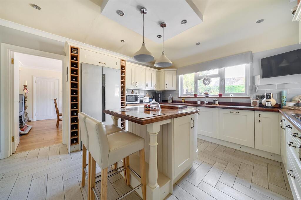 House in Studley, Derry Hill and Studley - View 4