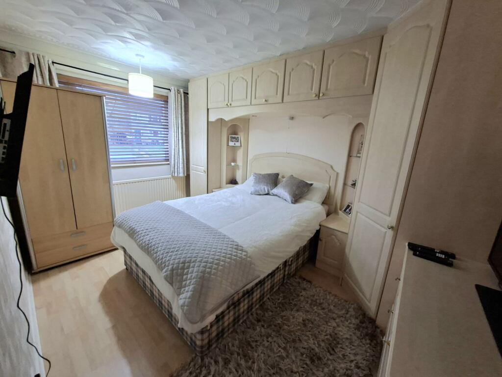 Laburnum Grove, Stocksbridge, S36 photo 4