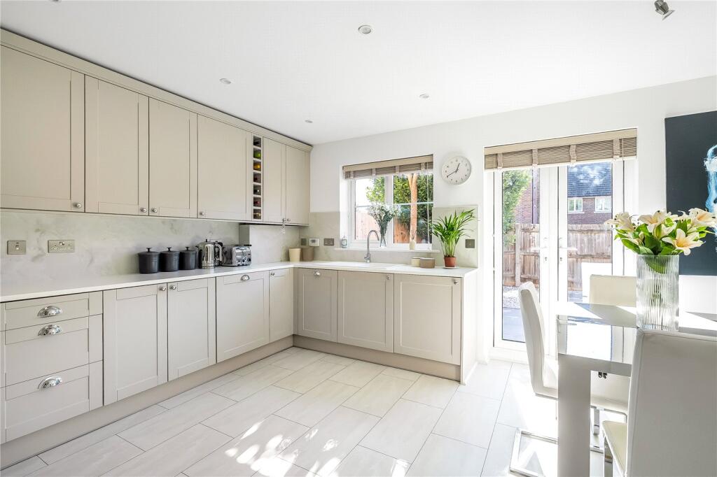 House in Sevenoaks, Edenbridge - More