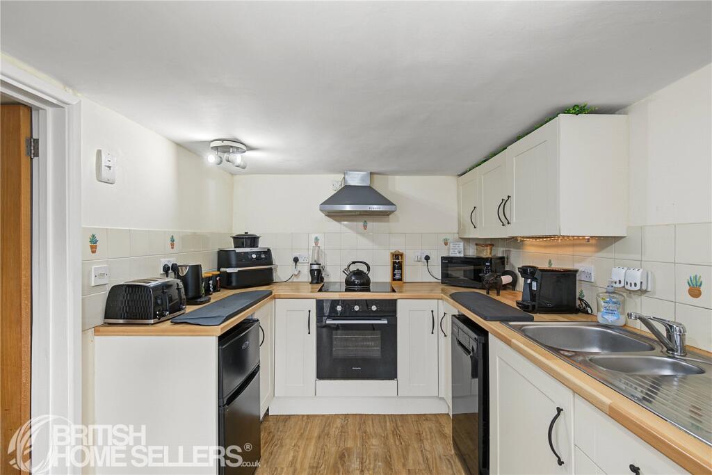 House in Gloucester - View 2