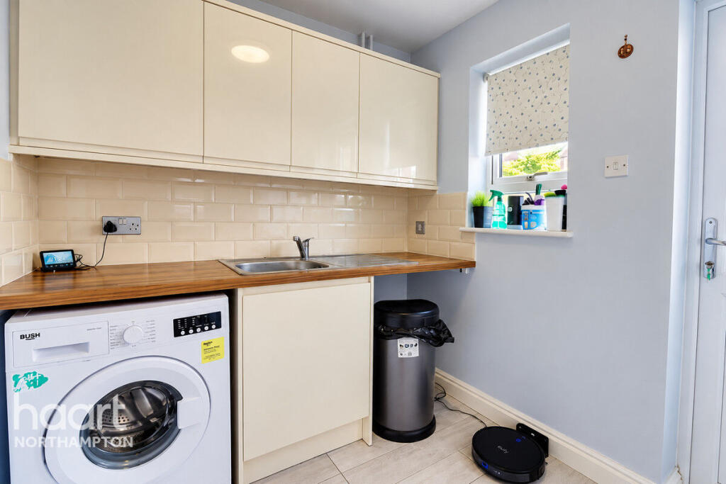 House in Northampton, Abington - View 5