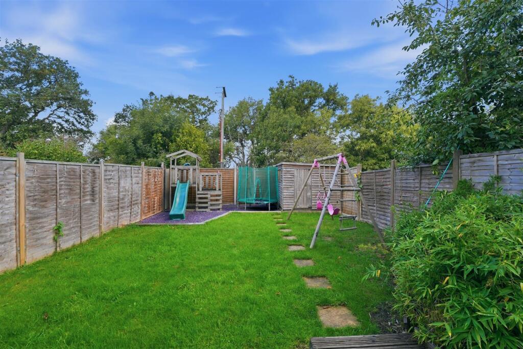 Nightingale Close, Frampton Cotterell, Bristol photo 2