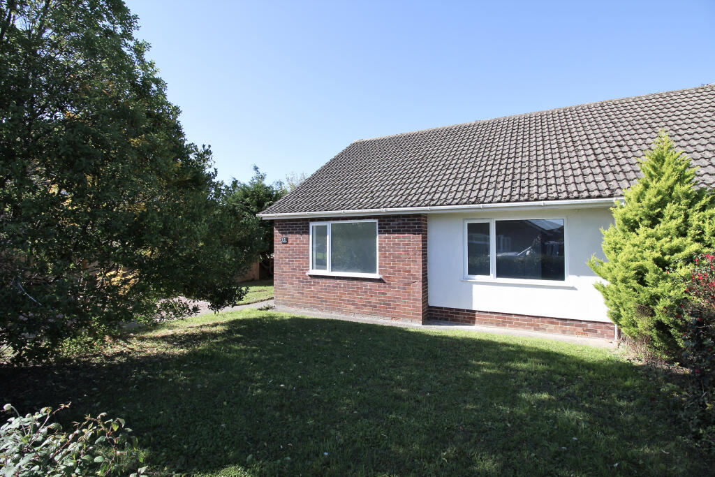 3-bed bungalow on Leigh Furlong Road, Street, £279,950