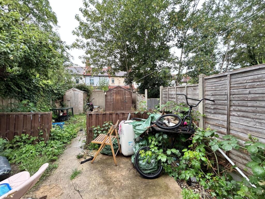 115 Ramuz Drive, Westcliff-on-Sea, Essex  SS0 9JN photo 5