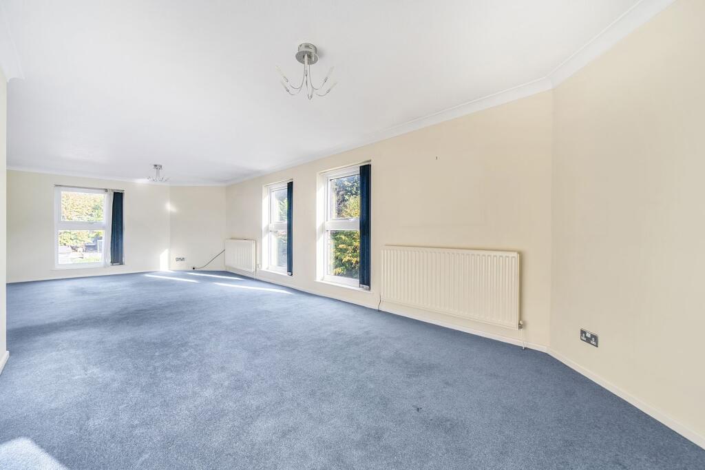 Apartment in Waverley, Godalming - More