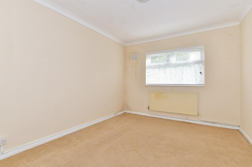 2-bed flat on Durham Close, Maidstone, Kent, £115,000