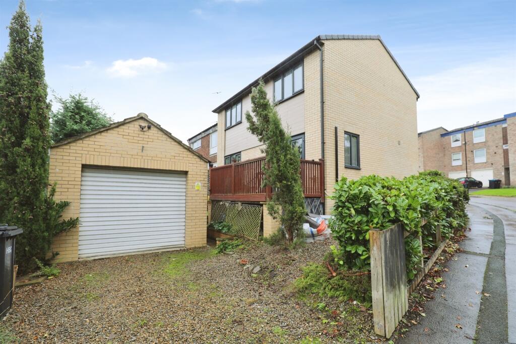 House in Harrogate, Coppice Valley - View 2