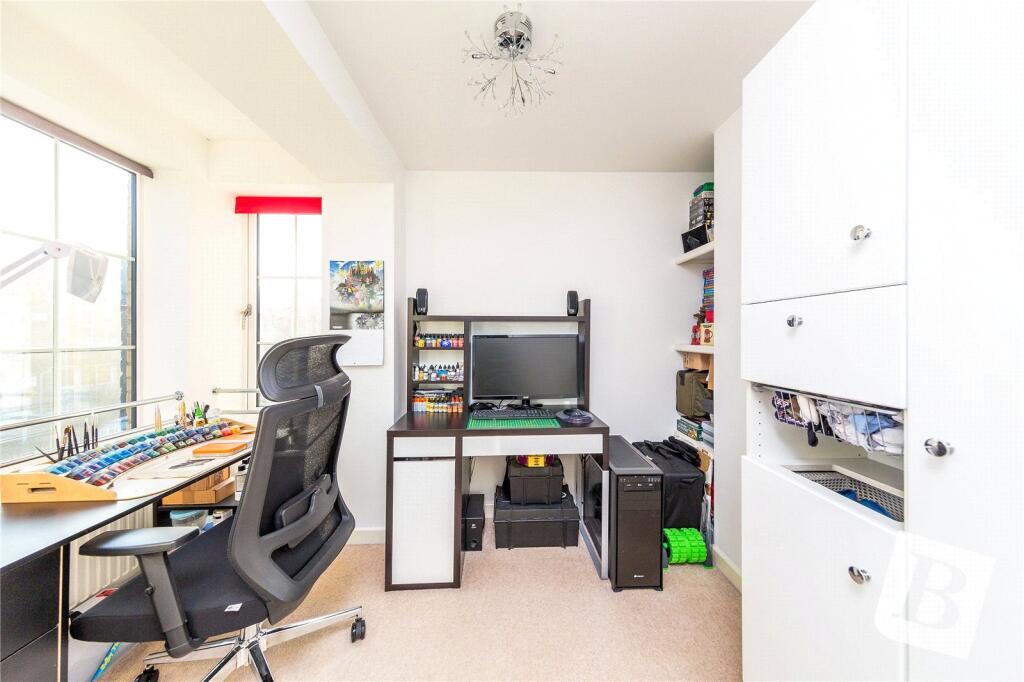 House in Romford - More