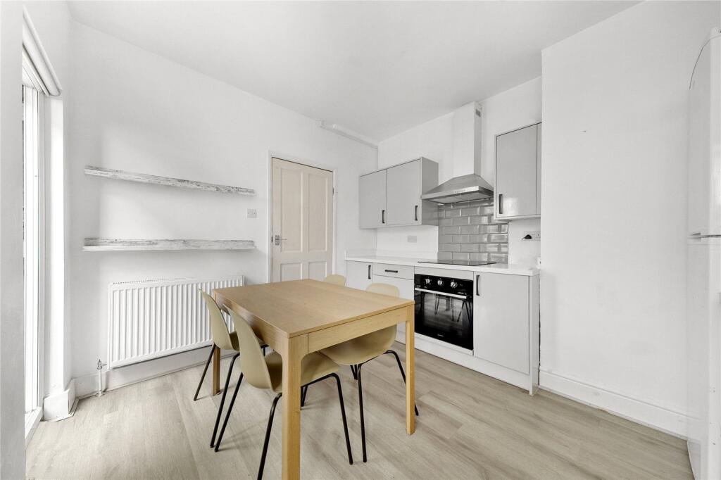 Apartment in London, Whipps Cross, Leytonstone - View 2
