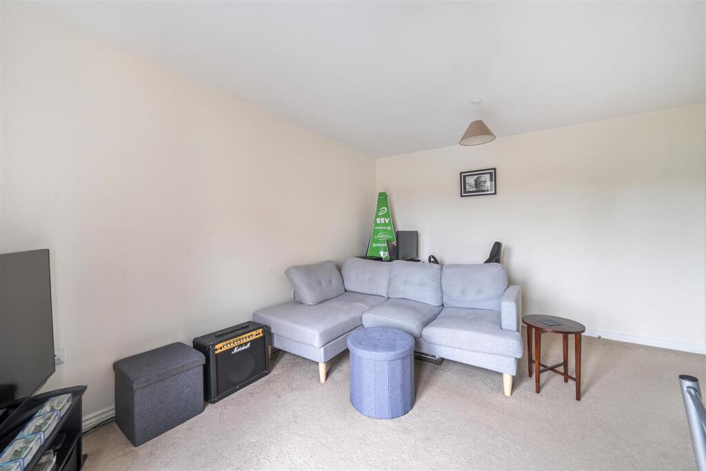 Apartment in Roade, West Northamptonshire - More