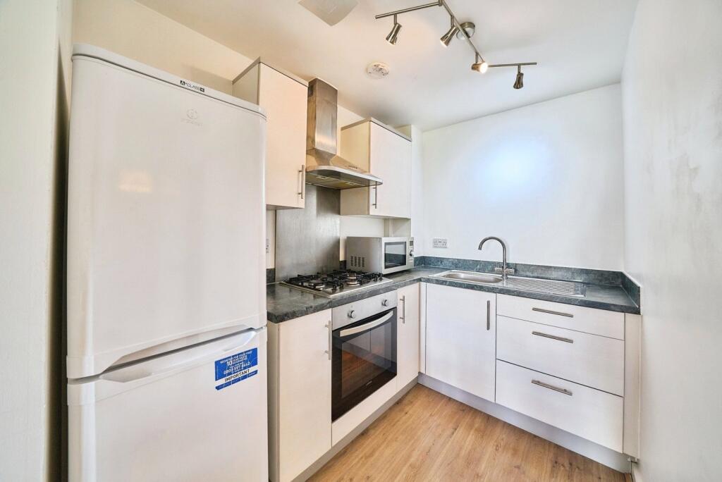 Apartment in Romford - View 5
