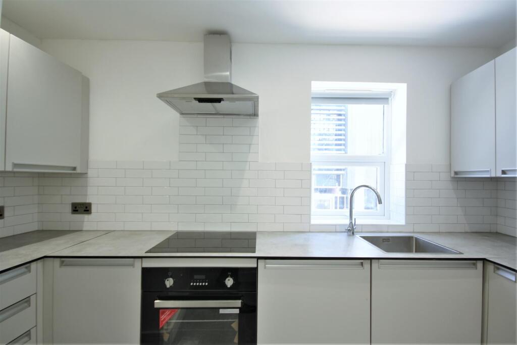 Apartment in Brighton - View 3
