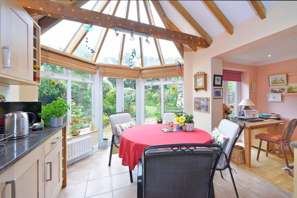 New Park Road, Cranleigh, GU6 - View 5