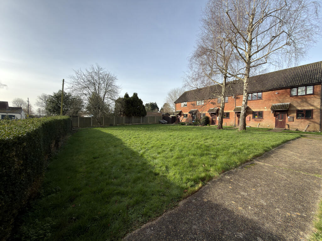 Castle Green, Winterborne Whitechurch, Blandford Forum, Dorset photo 2