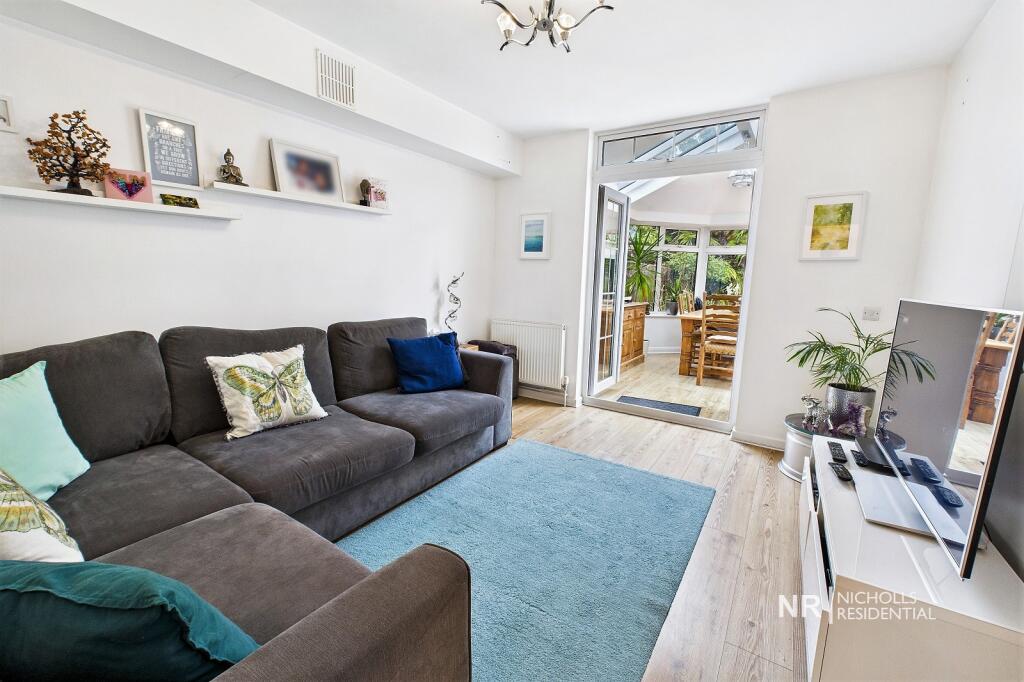 House in London, Royal Borough of Kingston upon Thames - More