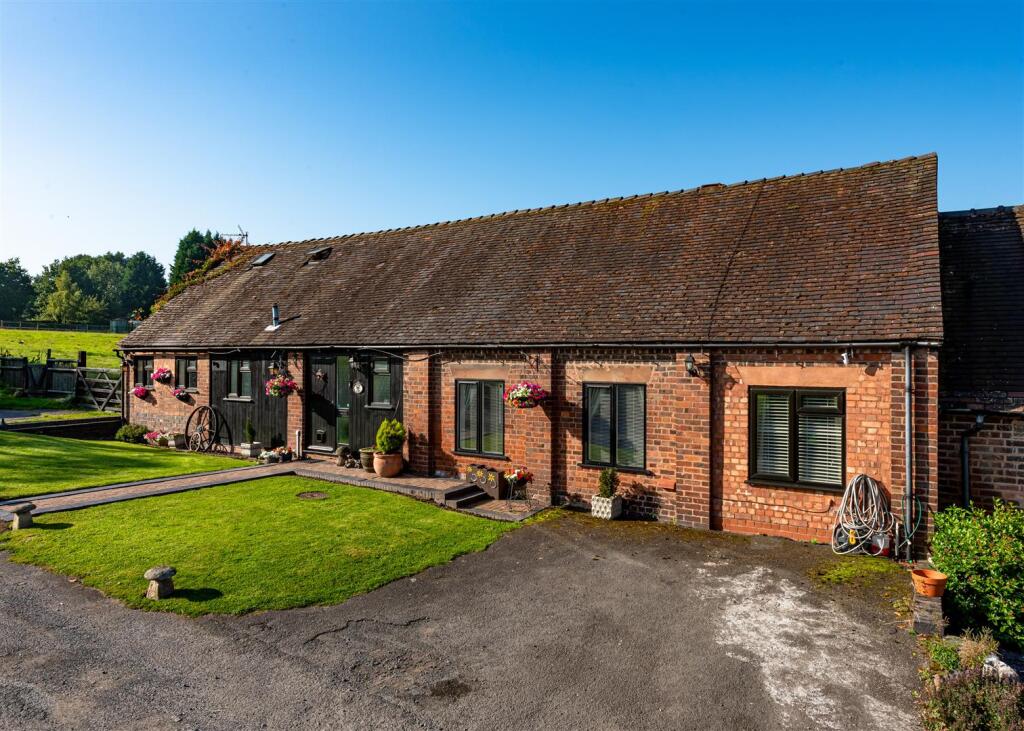 3-bed house on Barn End, Codsall Road, Palmers Cross, Wolverhampton, £465,000