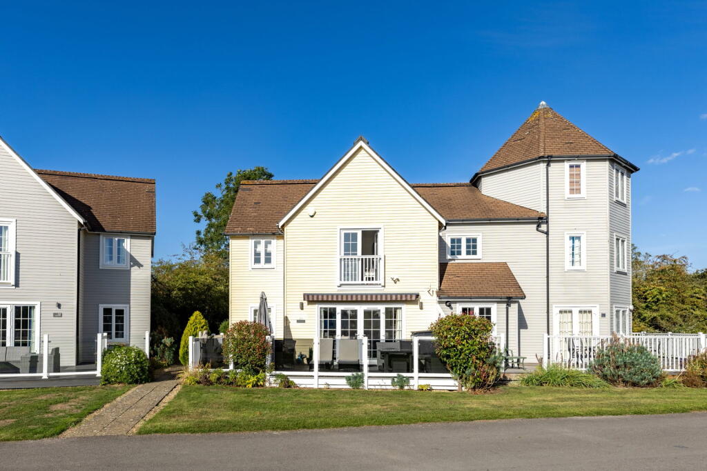 Main image of property: 70 Windrush Lake, Isis & Windrush Lakes