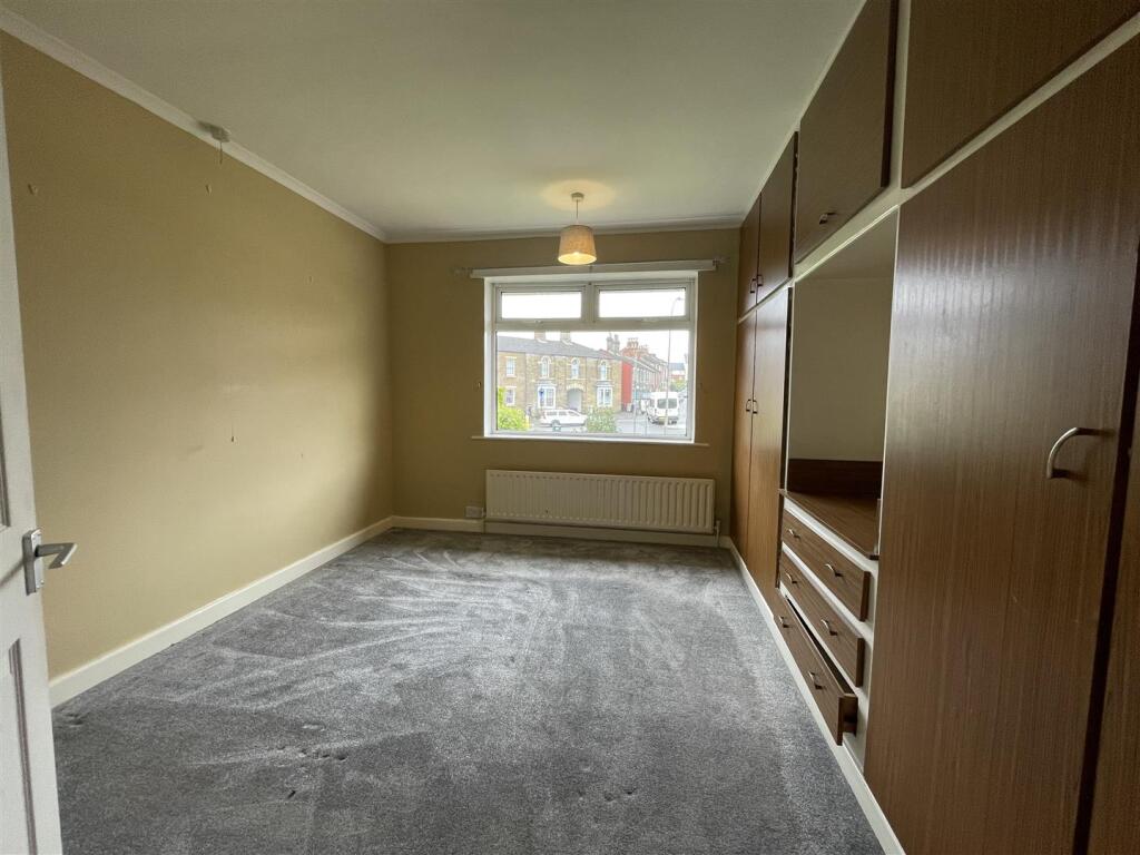 House in East Lindsey, Louth - More