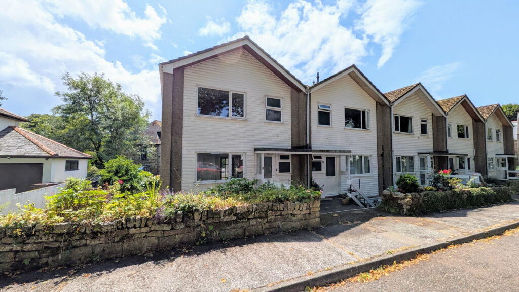3-bed flat on Hawkins Road, Penzance TR18, £250,000
