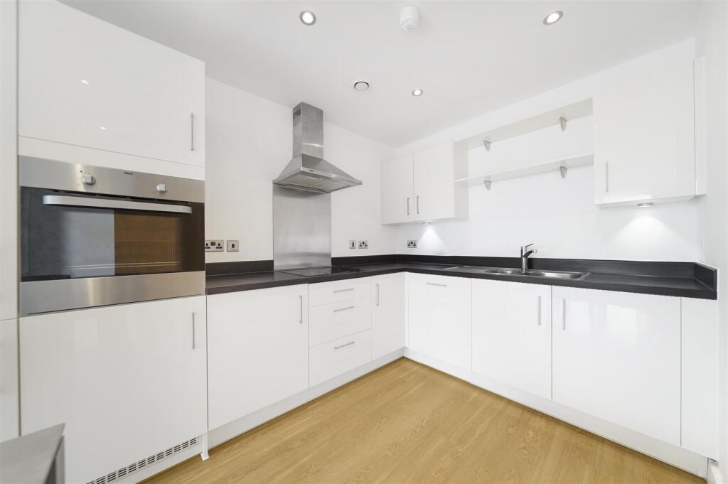 Apartment in London - More