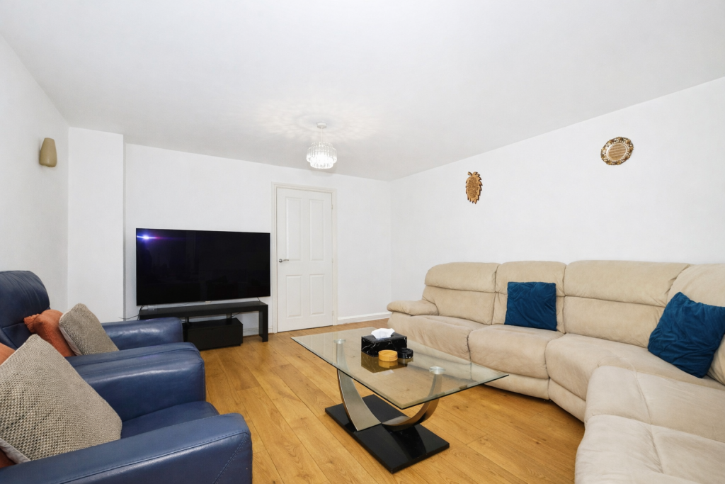 Kingshill Drive, High Wycombe, HP13 photo 3