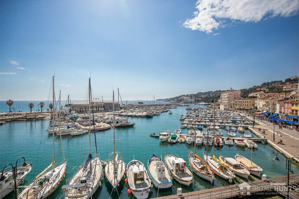 Main image of property: Provence-Alps-Cote d`Azur, Bouches-du-Rhône, Cassis