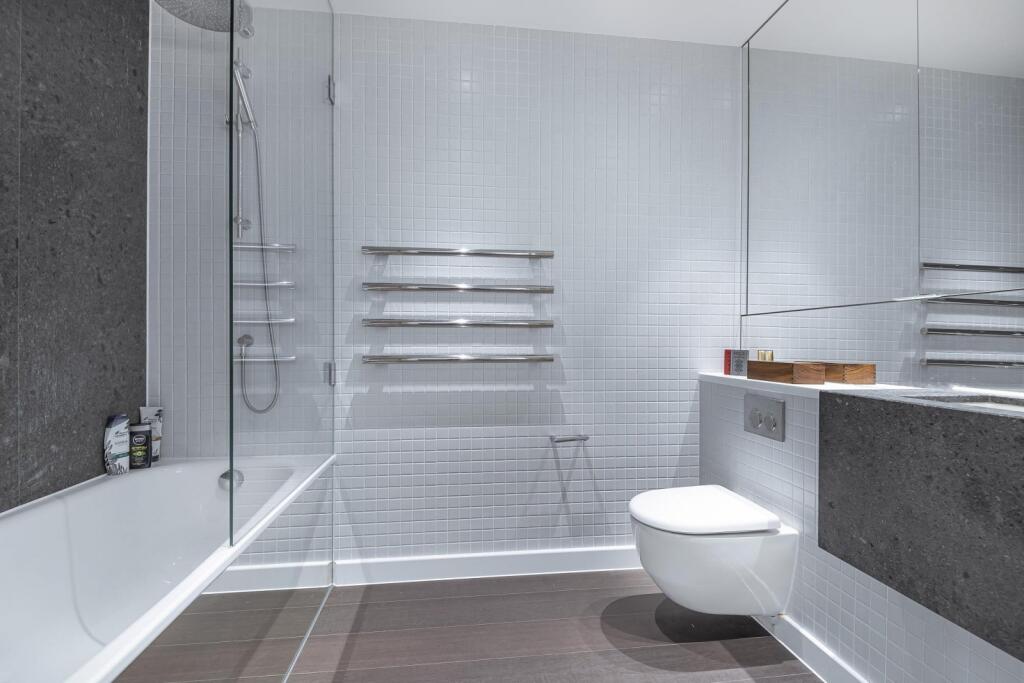 Apartment in London, Royal Borough of Greenwich - More