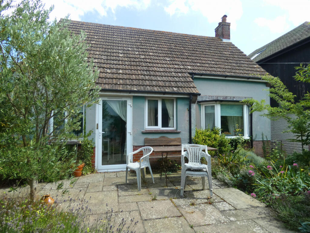 2-bed detached on Coast Road, CO5, £500,000