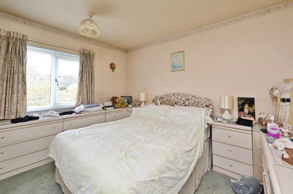 House in Basingstoke and Deane, Oakridge - More