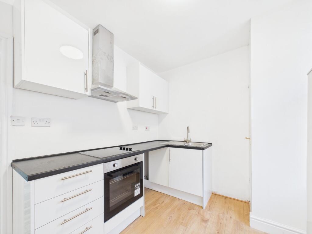Feltham Road, Ashford, Surrey, TW15 photo 3