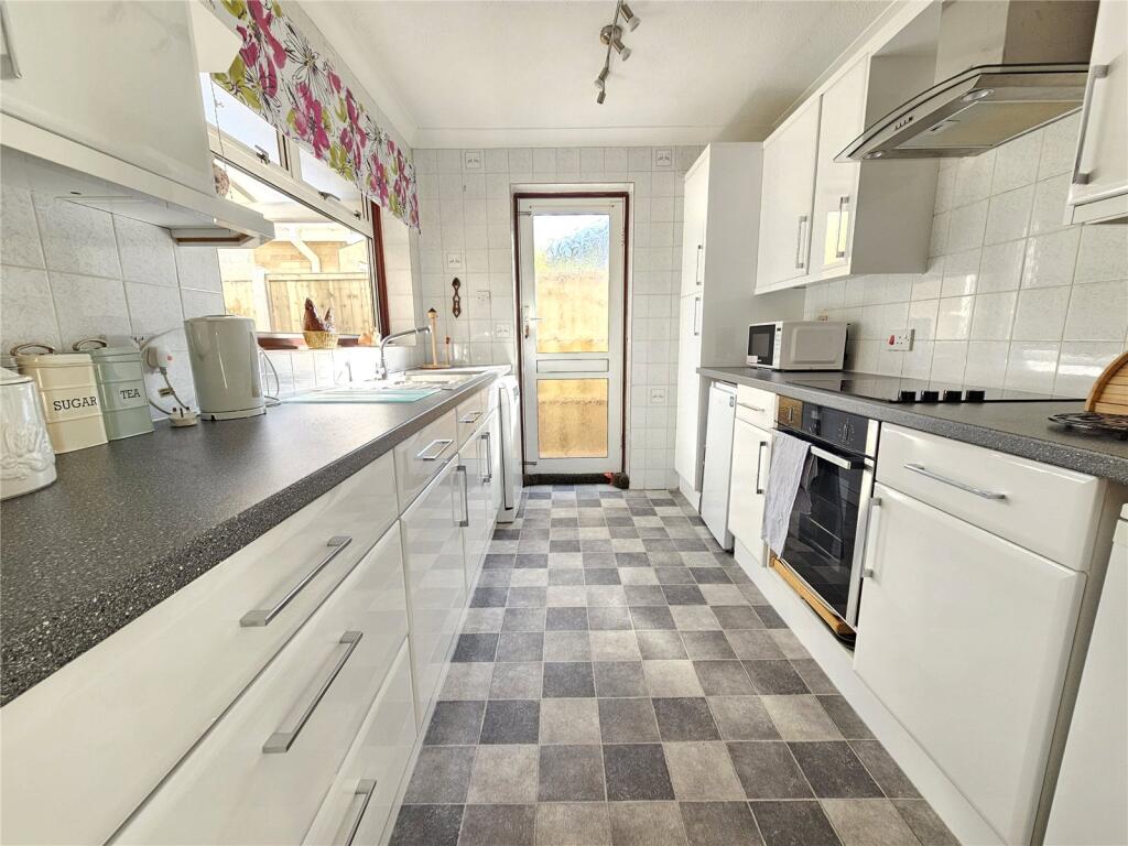 Ranelagh Road, Highcliffe, Christchurch, Dorset, BH23 photo 4