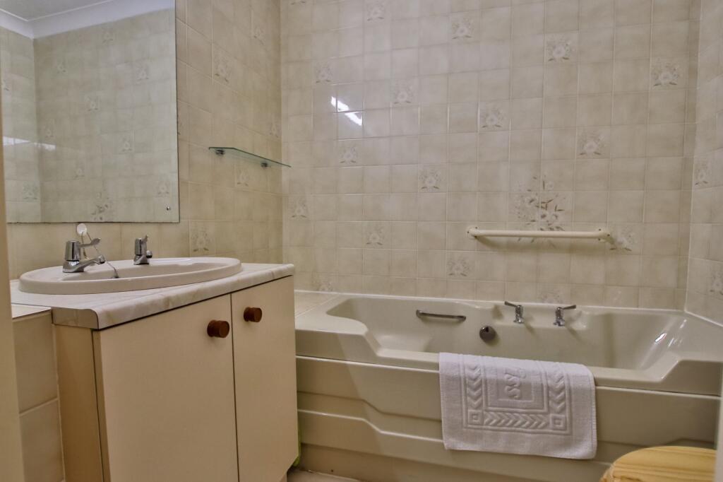 Apartment in Worcester - More