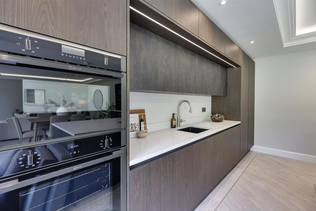 House in Huddersfield - View 4