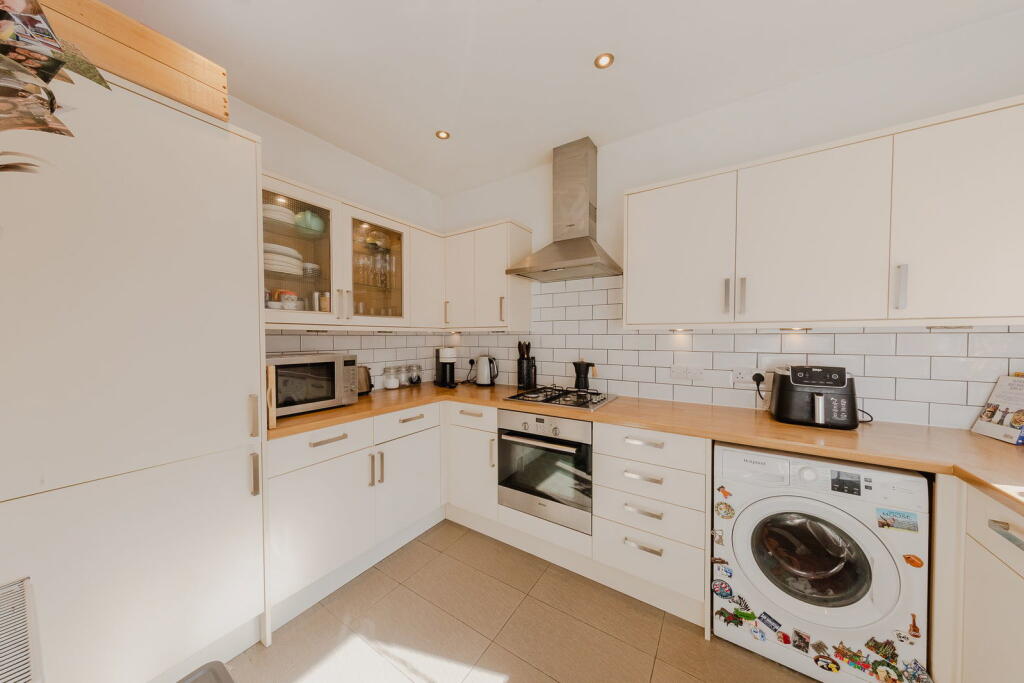 House in Milton Keynes, New Bradwell - More