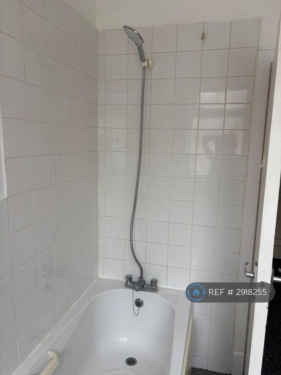 Apartment in Hull - View 2