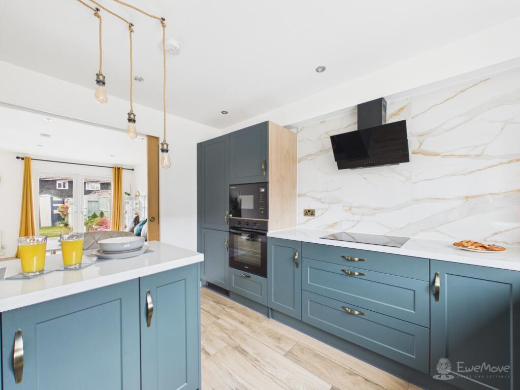 House in West Suffolk, Studlands Park, Newmarket - More