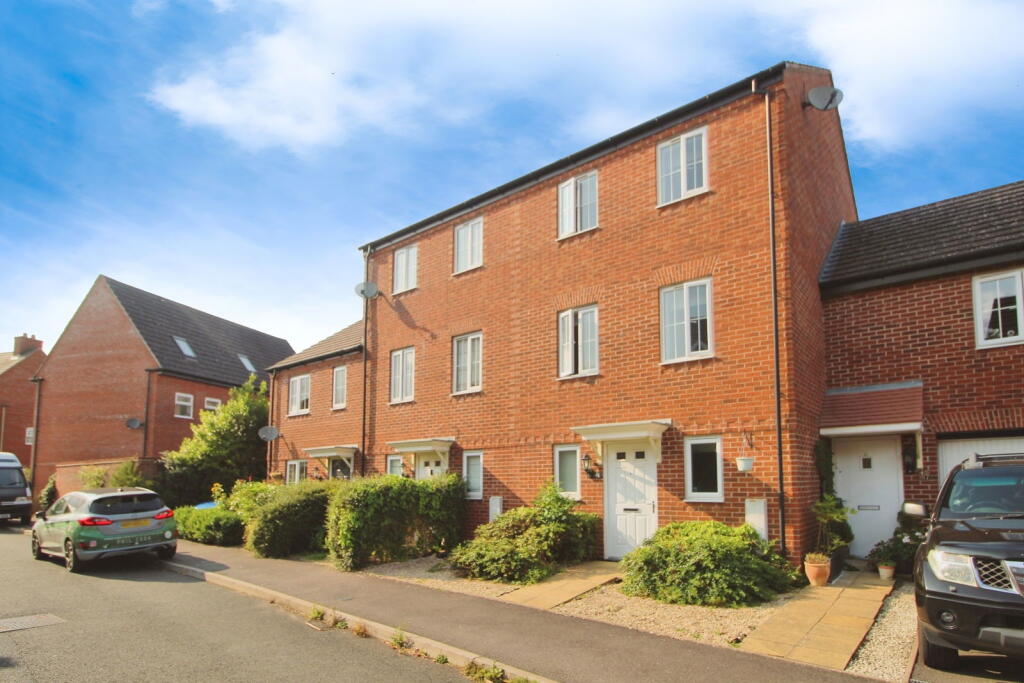 3-bed terraced on Betjeman Way, Cleobury Mortimer, Kidderminster, DY14 8BB, £270,000