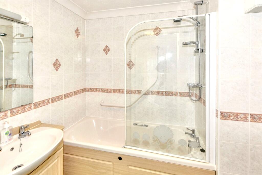 Apartment in Leeds, Park Villas, Roundhay - View 6