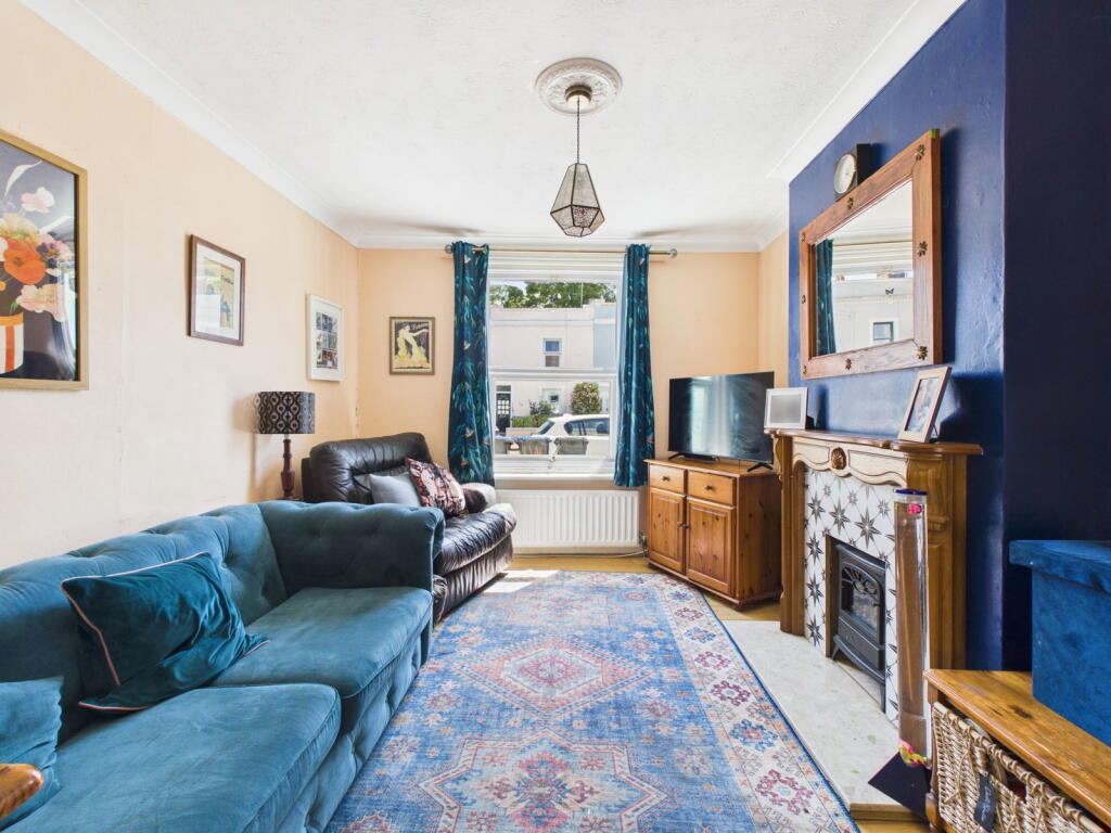 House in Worthing, Broadwater - More
