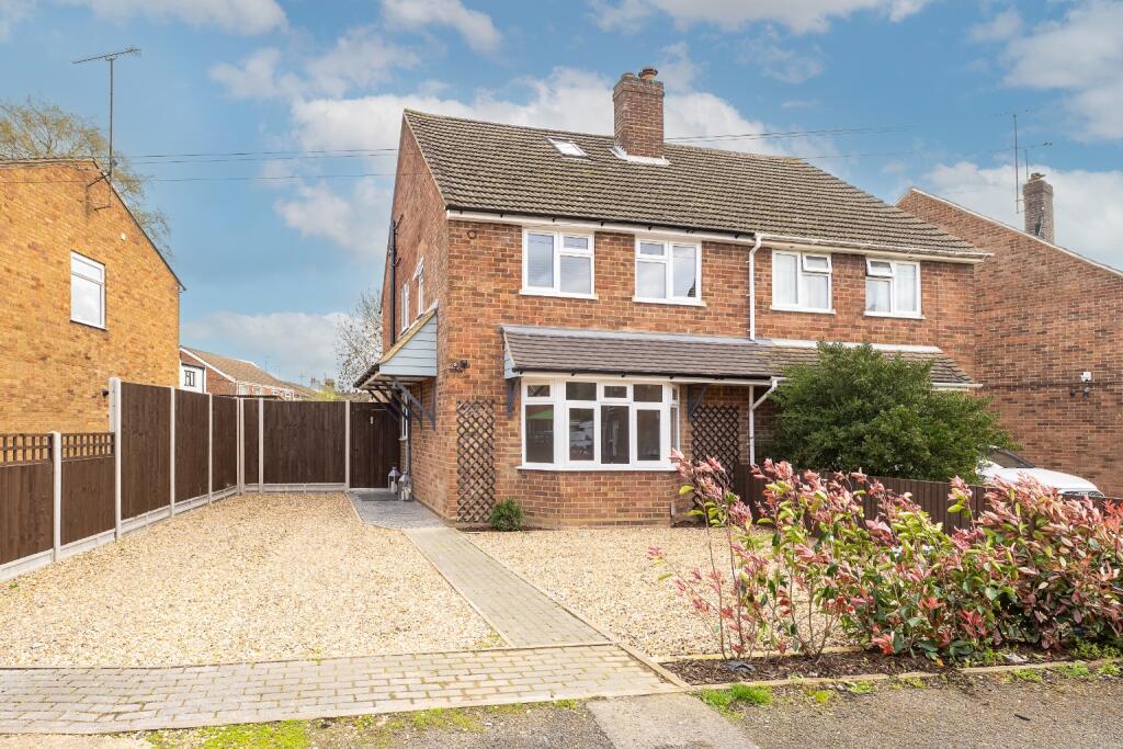 Main image of property: Brooklands Close, Luton, Bedfordshire, LU4 9EH