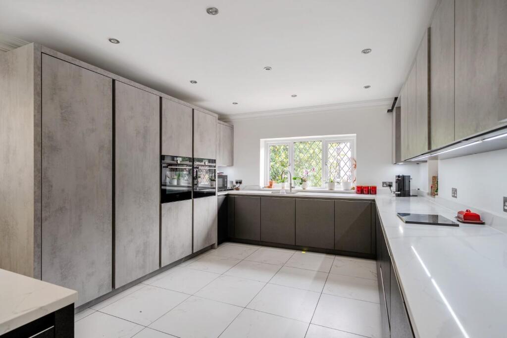 House in London, Elmstead - More